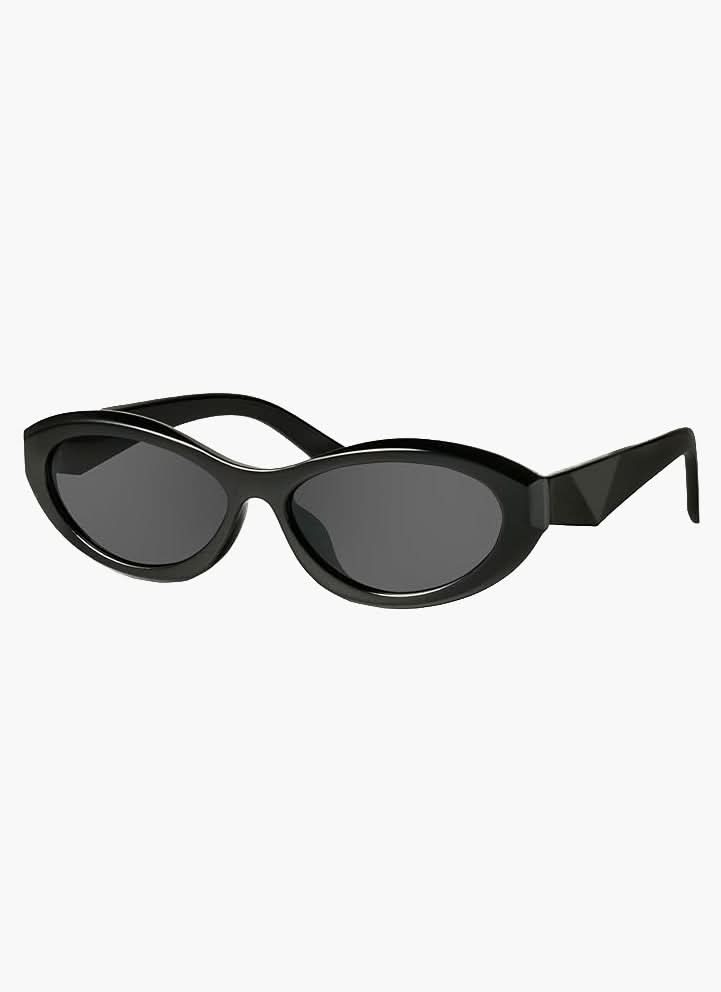 Black Ryelle™ minimalist sunglasses by Emma & Rose Cape Town with sleek frame and tinted lenses for stylish sun protection.
