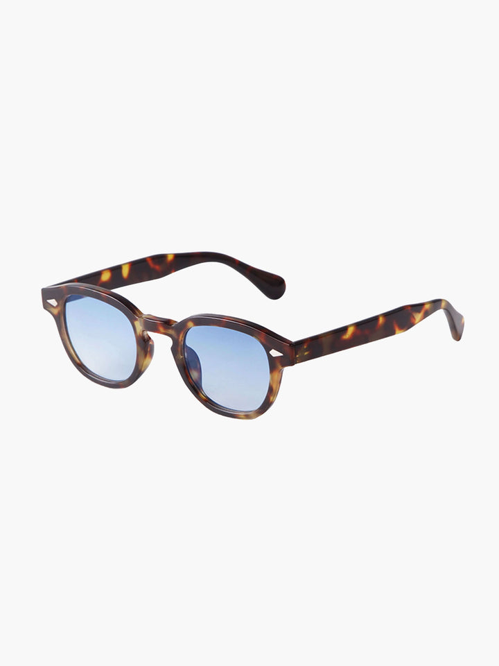 Emma & Rose Cape Town Emersyn™ black sophisticated sunglasses with sleek frame and stylish design.