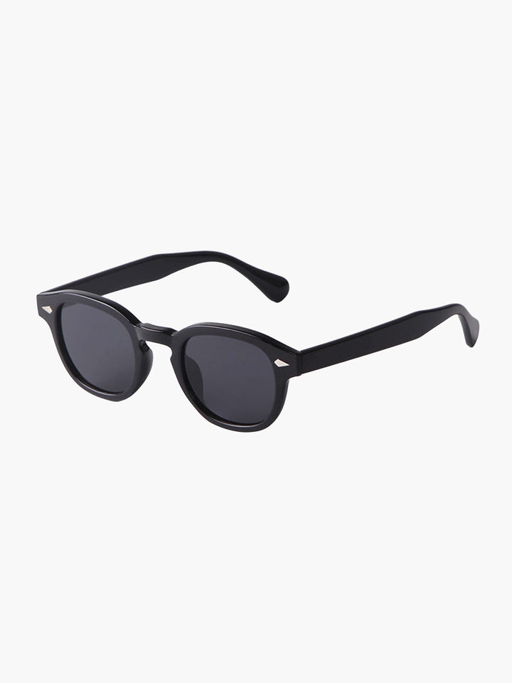 Emma & Rose Cape Town Emersyn™ black sophisticated sunglasses with sleek design and tinted lenses.