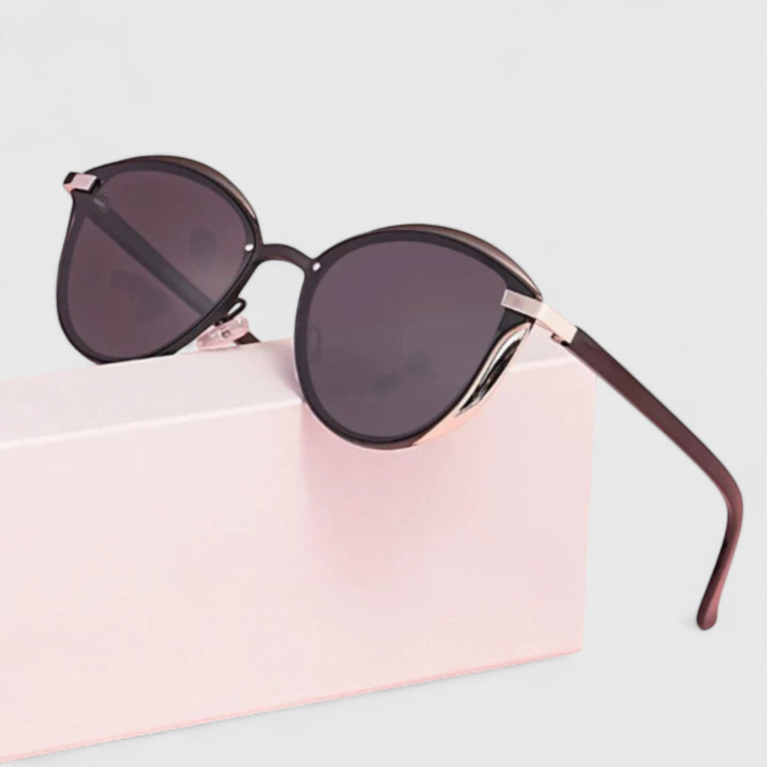 Emma & Rose Cape Town Preslee™ sophisticated sunglasses with blue frames and stylish design.