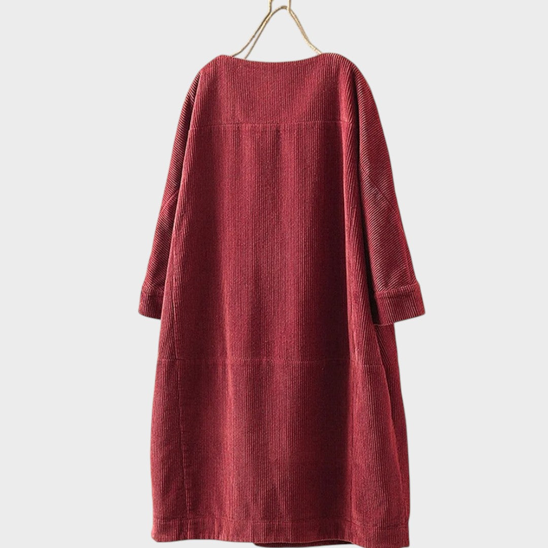 Emma & Rose Cape Town Paula red corduroy dress in soft, luxurious fabric, styled as a sleeveless vestido with a flattering fit.
