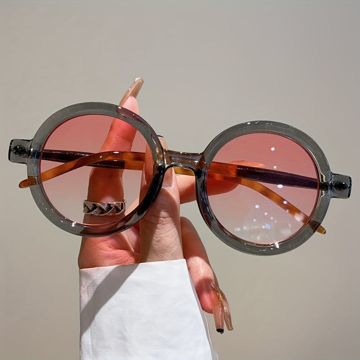 Emma & Rose Cape Town Celeste vintage circular black frames for women, stylish accessory with a classic round design.