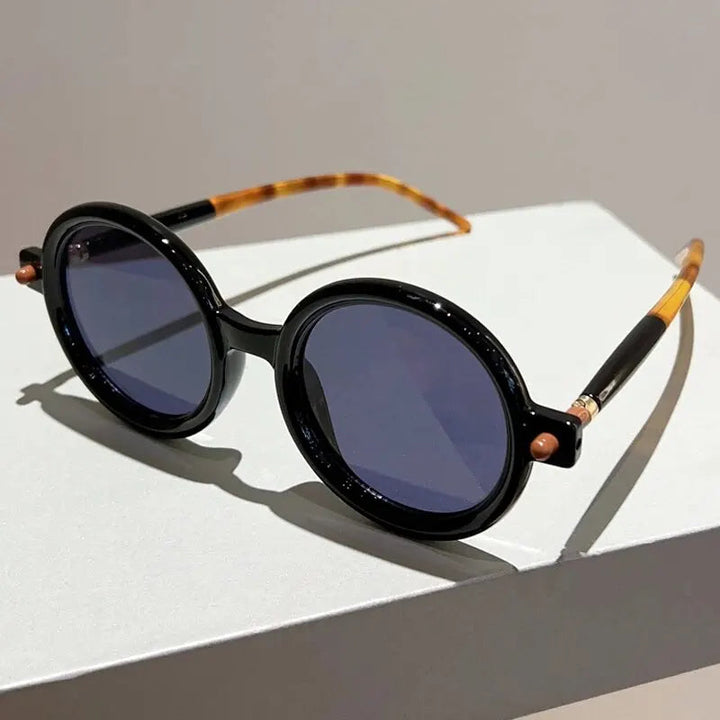 Emma & Rose Cape Town Celeste vintage circular frames for women, obsidian black accessory with a stylish, retro design.