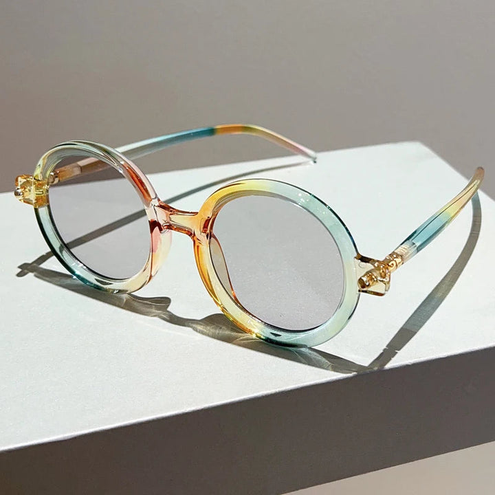 Emma & Rose Cape Town Celeste vintage circular frames for women, obsidian black, stylish accessory with round shape.