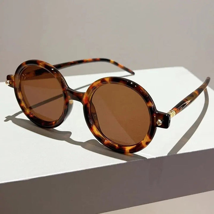 Emma & Rose Cape Town Celeste vintage circular frames for women in obsidian black, stylish accessory with a classic design.