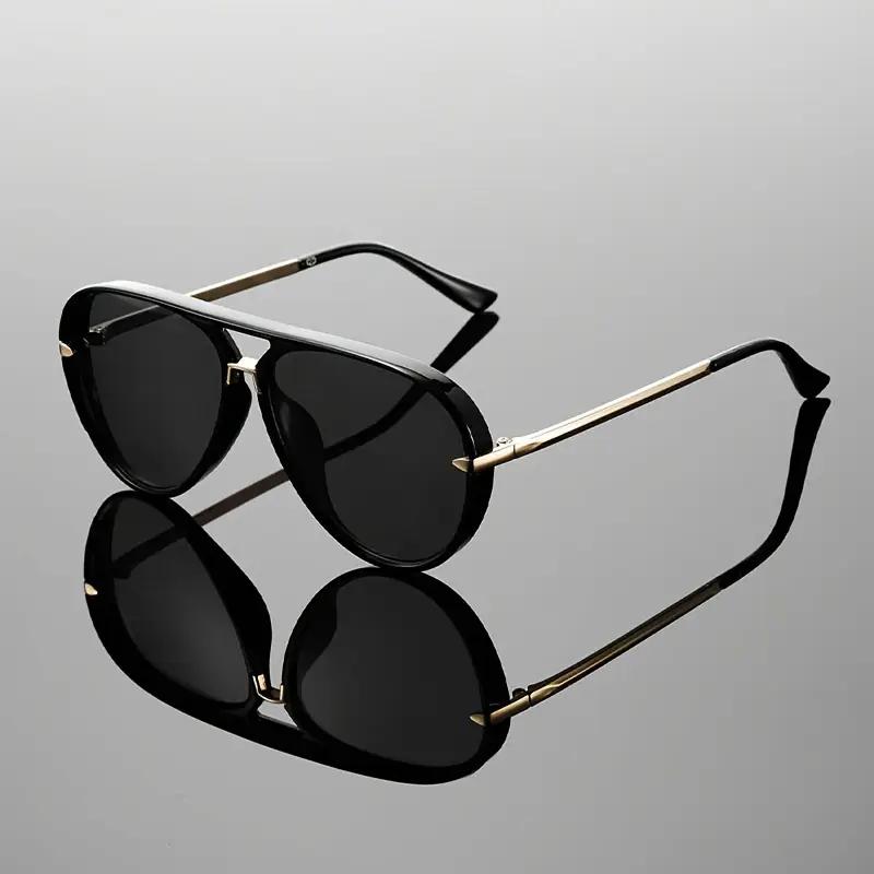 Emma & Rose Cape Town Eros Aviator sunglasses for women with black frames and lenses, stylish accessory for sunny days.