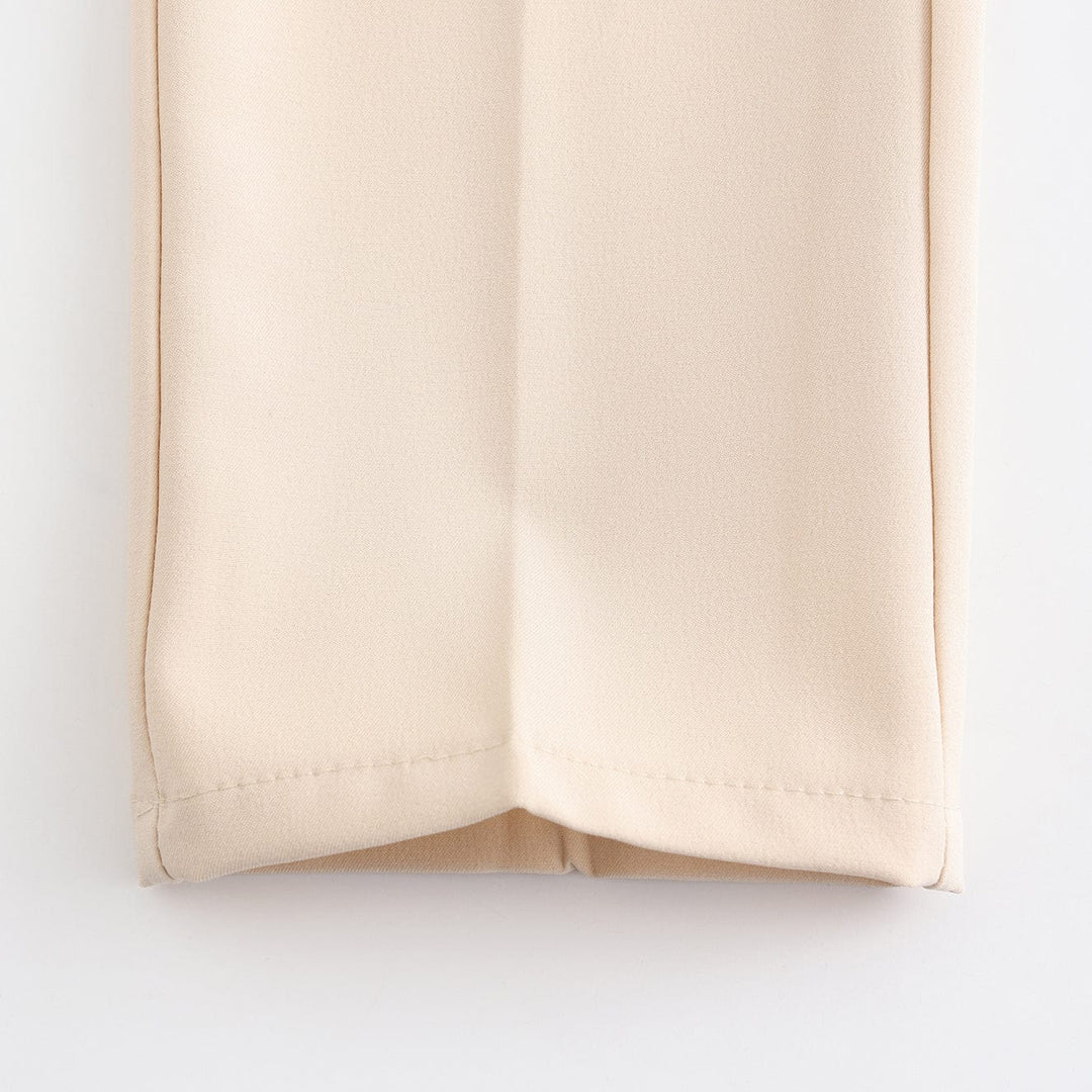Black Janneke™ Amista stretch pantalon by Emma & Rose Manhattan, showing a fitted, versatile women's pant with a smooth fabric finish.