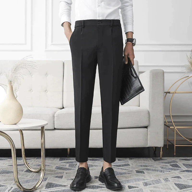 Black Emma & Rose Manhattan Janneke™ Amista stretch pantalon featuring a sleek, fitted design for a comfortable, stylish look.