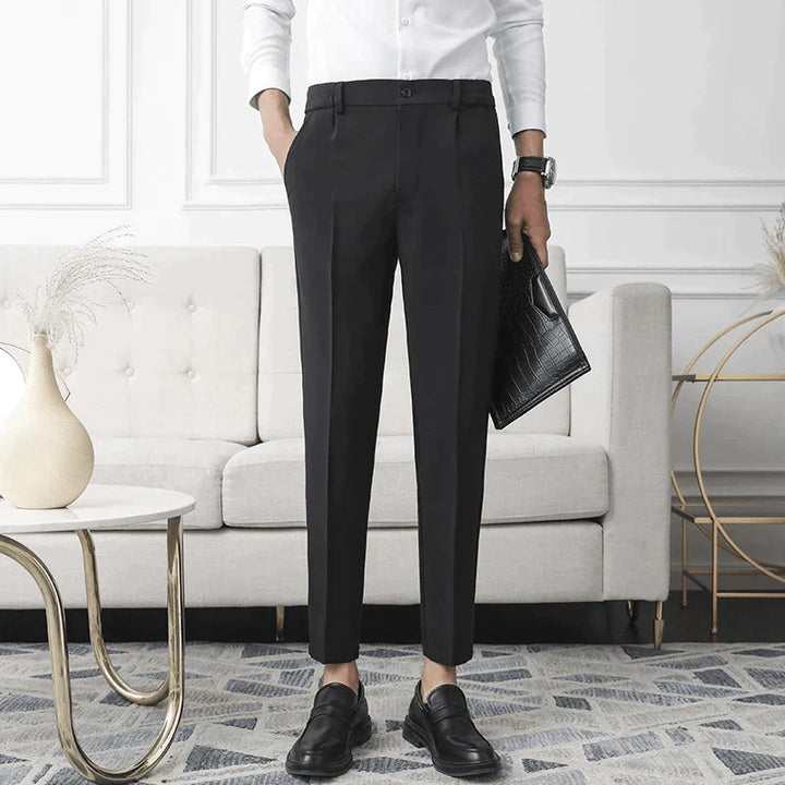 Black Emma & Rose Manhattan Janneke™ Amista stretch pantalon featuring a sleek, fitted design for a comfortable, stylish look.