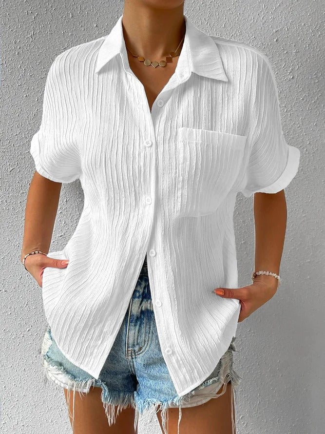 Lightweight Women's Shirt with Classic Buttoned Collar and Relaxed Fit