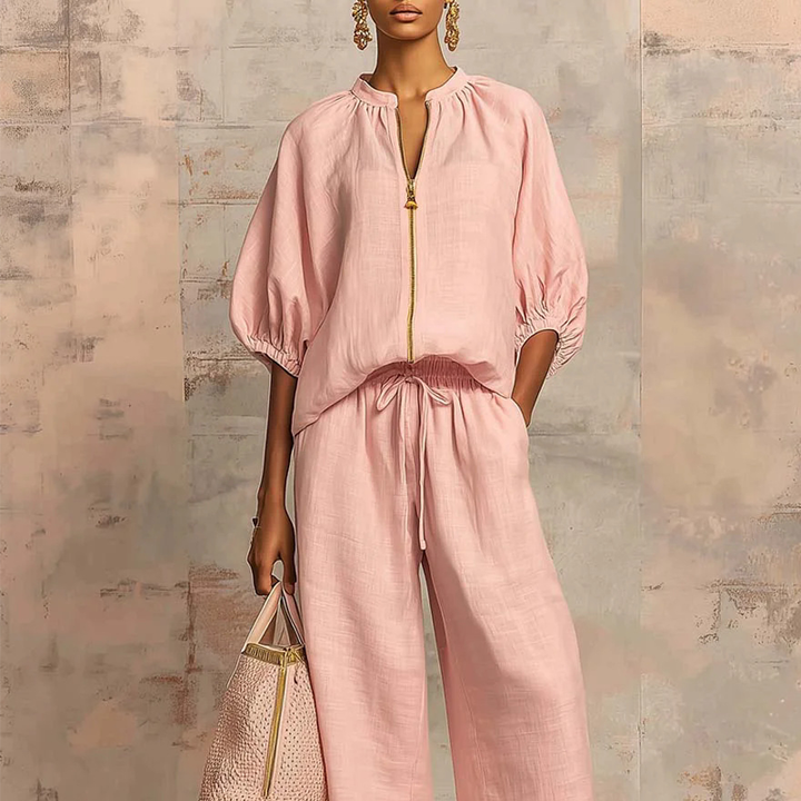Fluid women's outfit with zip blouse and comfortable wide pants