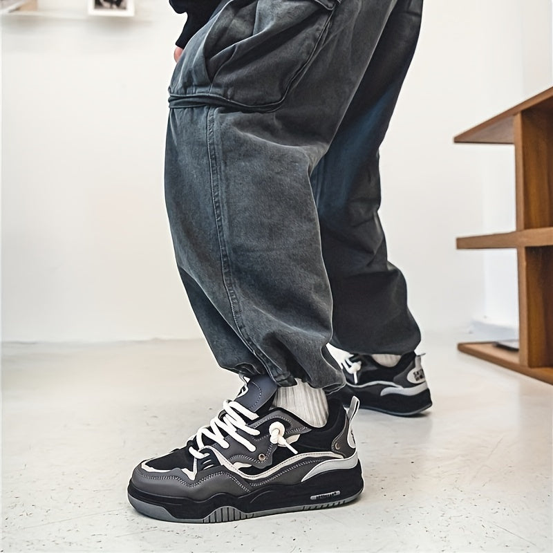 Men's Lightweight Sneakers with Laces and Contrast Details