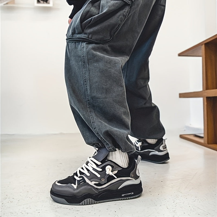 Men's Lightweight Sneakers with Laces and Contrast Details