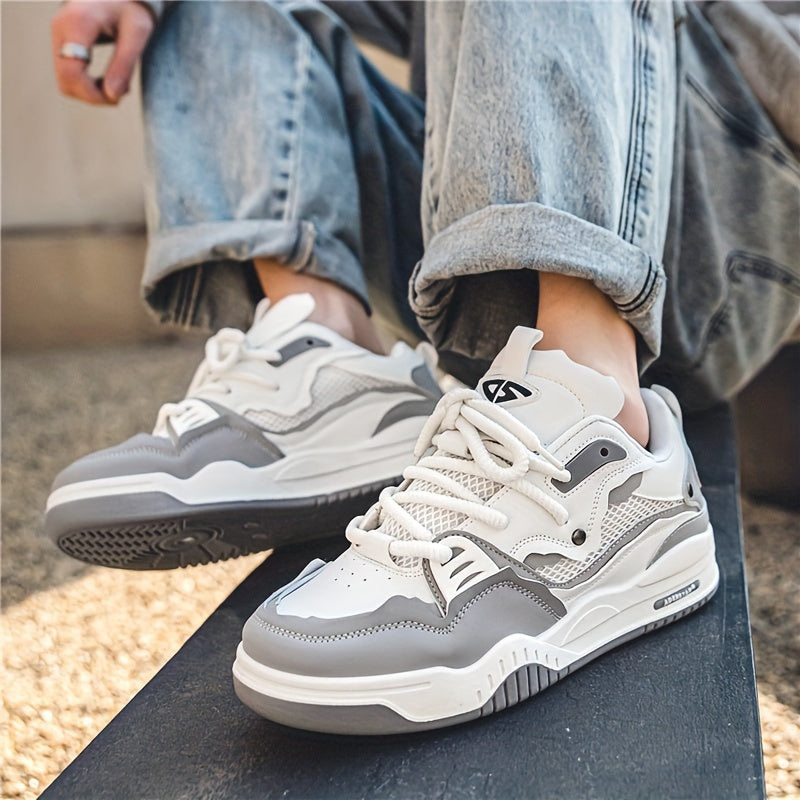 Men's Lightweight Sneakers with Laces and Contrast Details