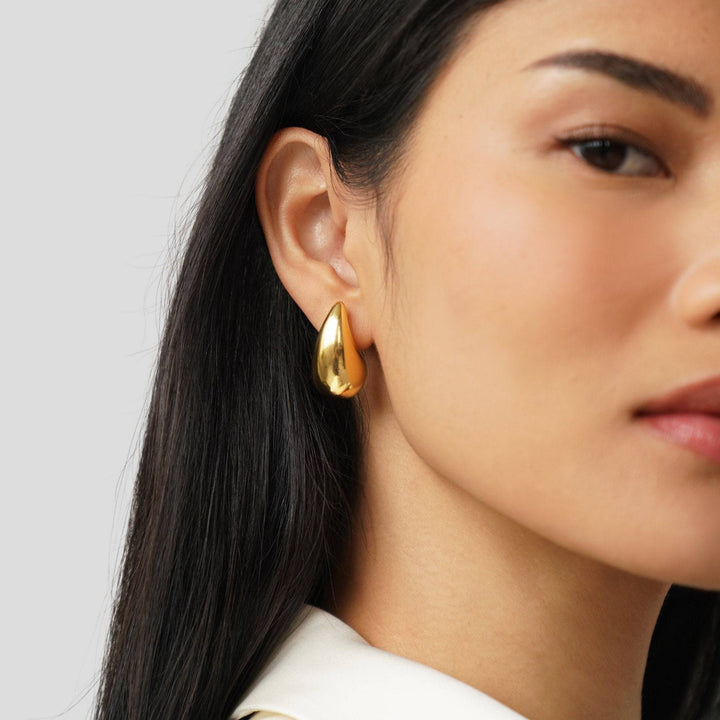 Emma & Rose Cape Town Luna™ Stiliga Gold Earrings featuring elegant teardrop-shaped gold design.