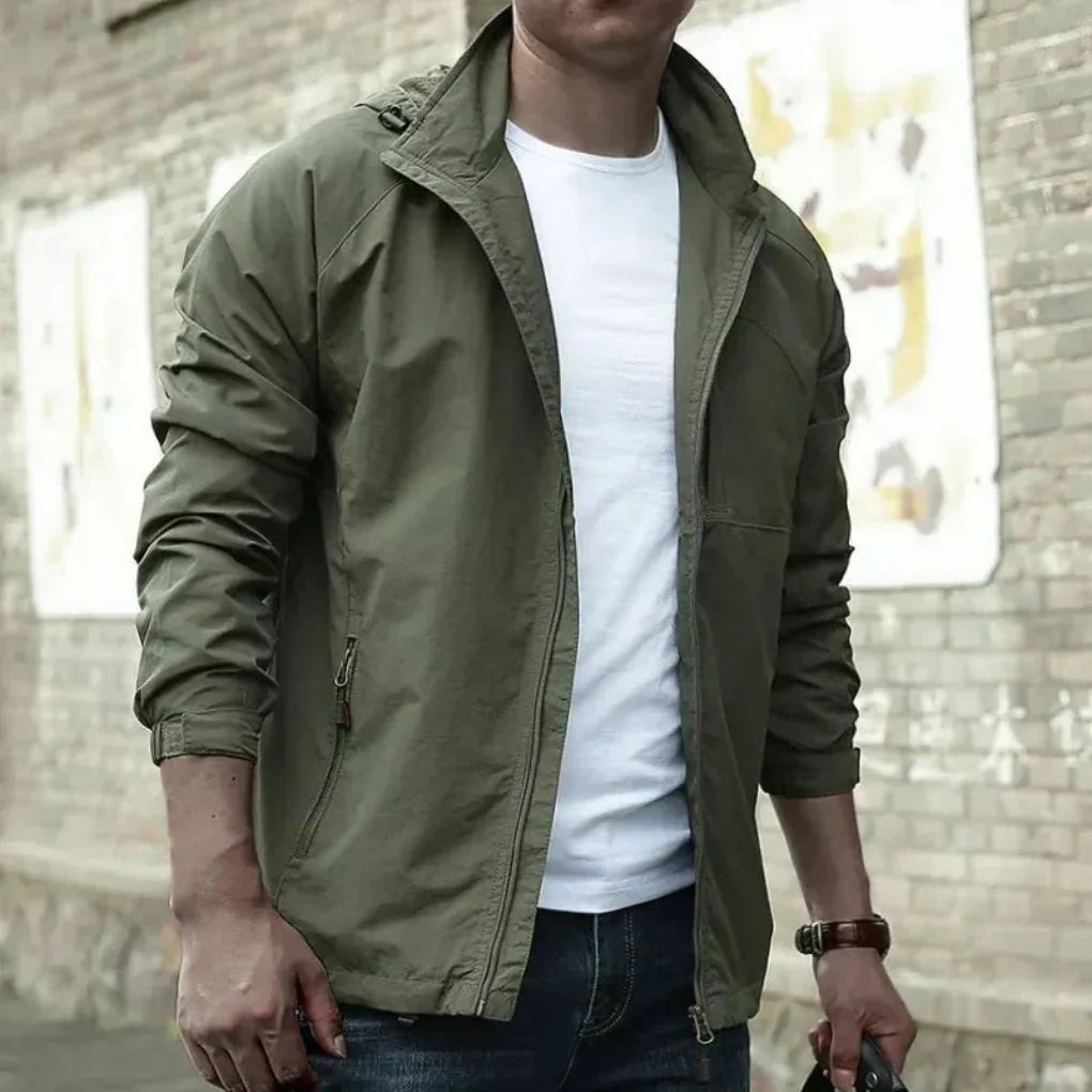 Men's Lightweight Jacket with Water-Repellent Properties and Breathable Material