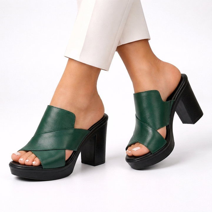 Emma & Rose Cape Town Daniela elegant and comfortable sandals with open toe and ankle strap, in tan leather with subtle stitching details.