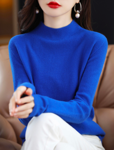 Comfortable Wool Sweater with Long Sleeves