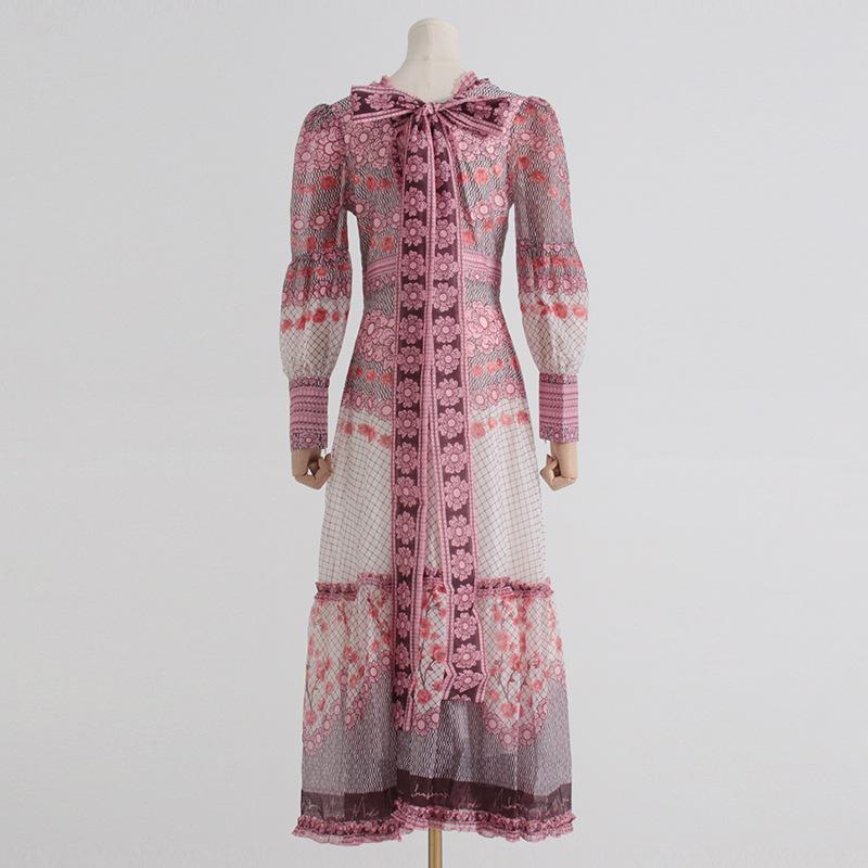 Vimke - V-neck dress with patchwork print