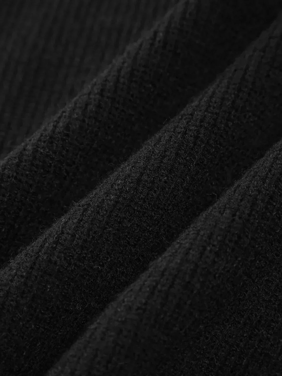 Short women's sweater with high collar - Modern and soft