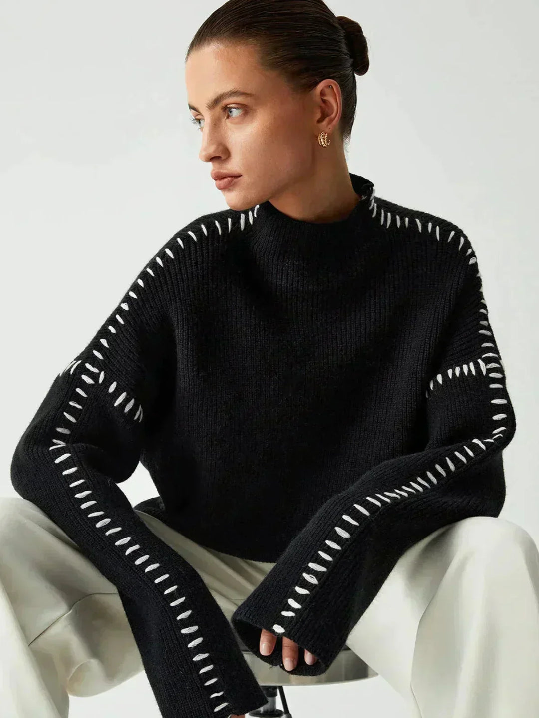 Short women's sweater with high collar - Modern and soft