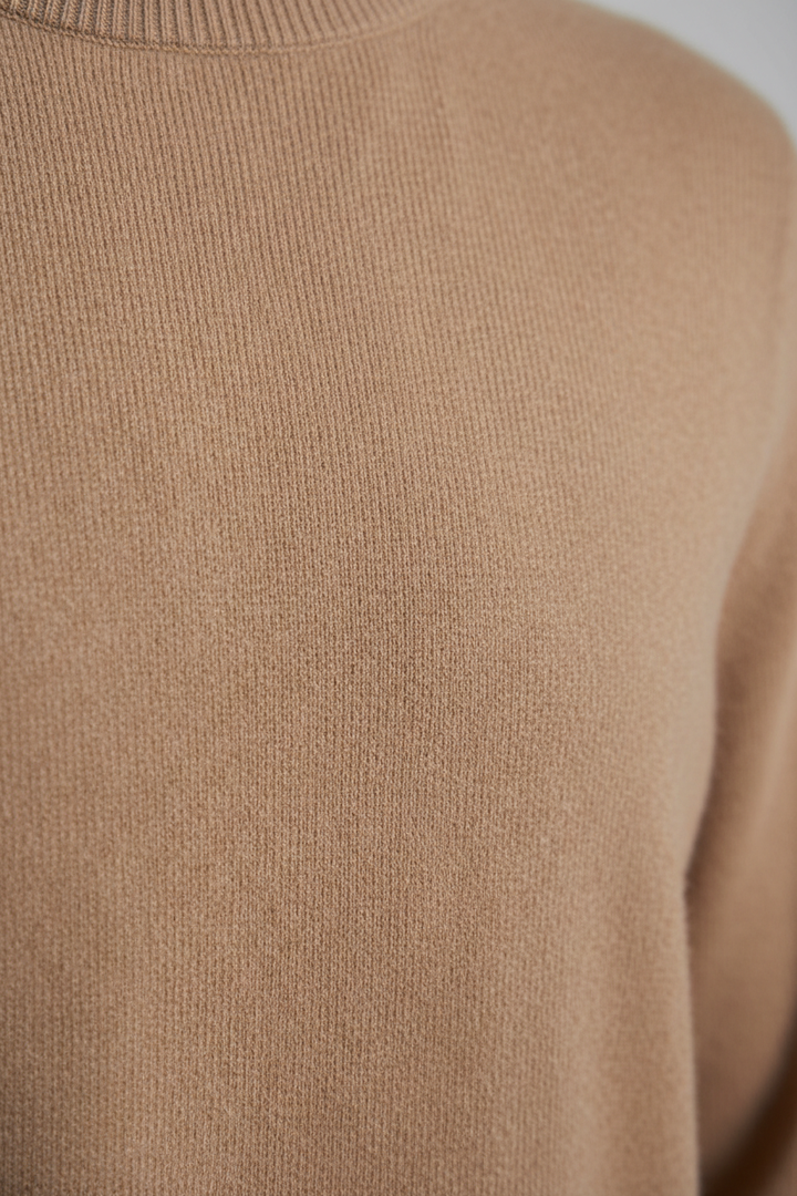 Ladies Fine Knitted Sweater with Round Neck and Ribbed Cuffs