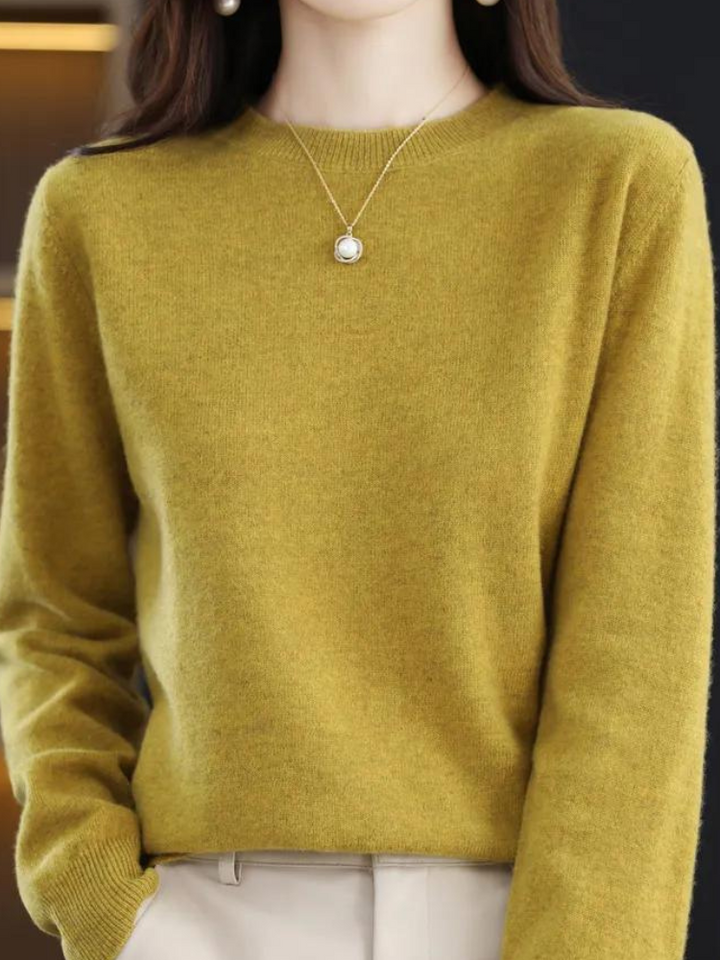Comfortable wool sweater with long sleeves