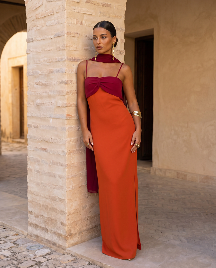 Zahara | Dress in orange with a red neckline