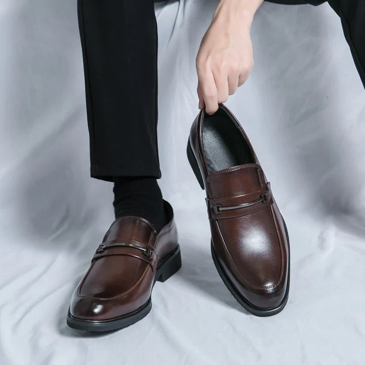 Men's loafers with metallic bar