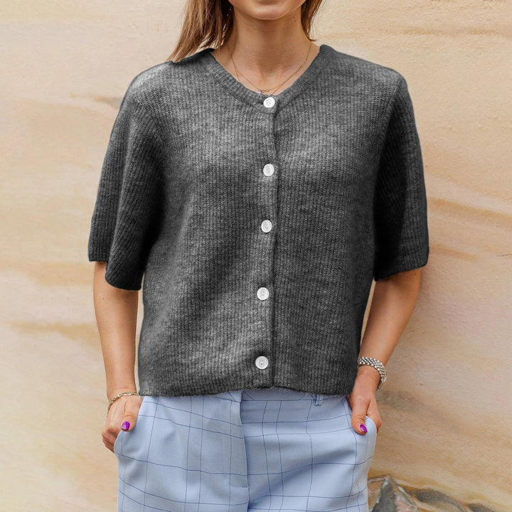 Yara - Streetwear Vest with Short Sleeves