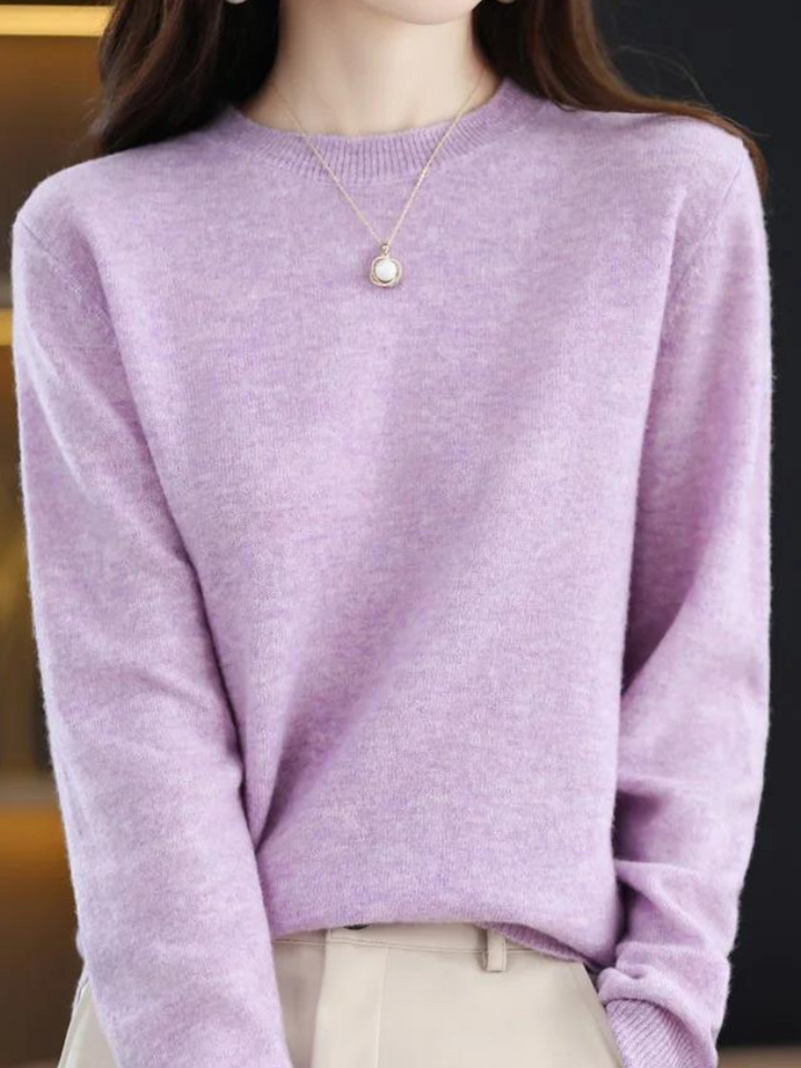 Comfortable wool sweater with long sleeves