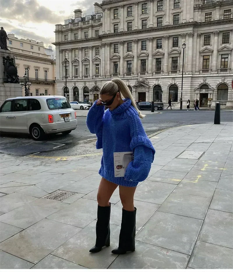 Oversized Women's Turtleneck Sweater in Thick Knit