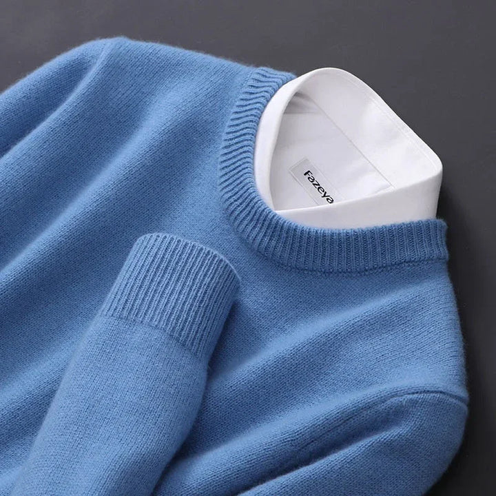 Warm wool sweater for men with a lightweight feel and clean lines