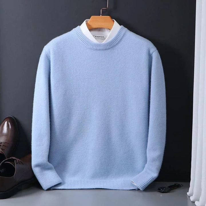 Warm wool sweater for men with a lightweight feel and clean lines