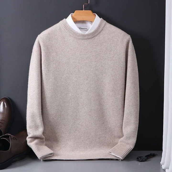 Warm wool sweater for men with a lightweight feel and clean lines
