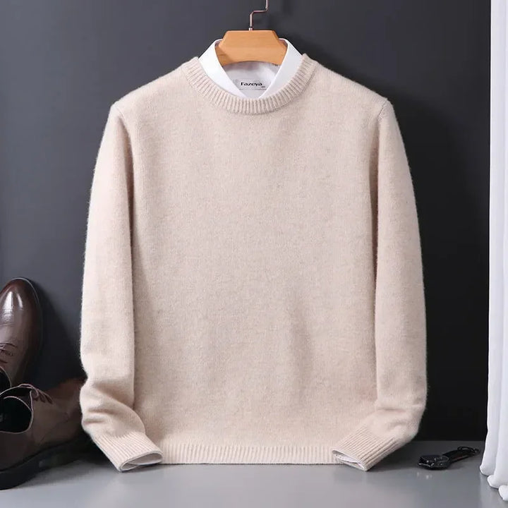 Warm wool sweater for men with a lightweight feel and clean lines