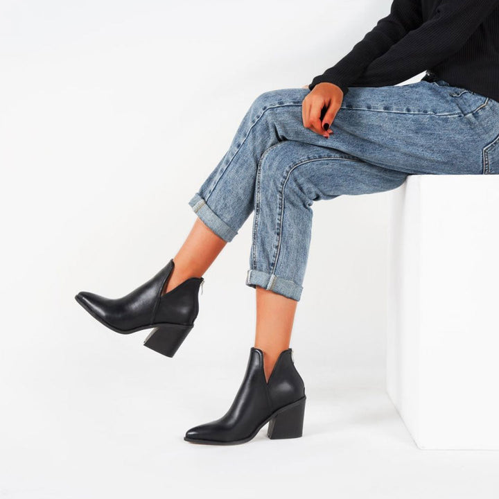 Amelia - Retro ankle boots made of synthetic leather with a notch toe and chunky heel