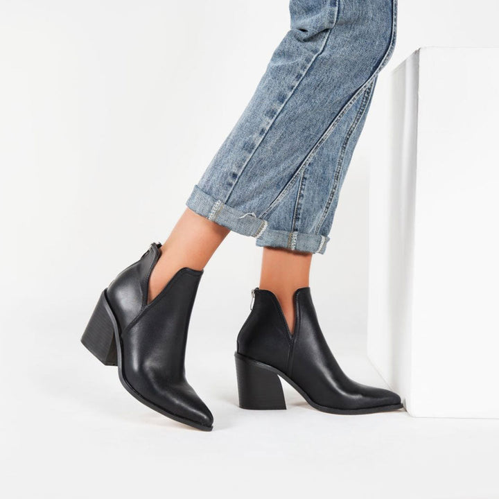 Amelia - Retro ankle boots made of synthetic leather with a notch toe and chunky heel