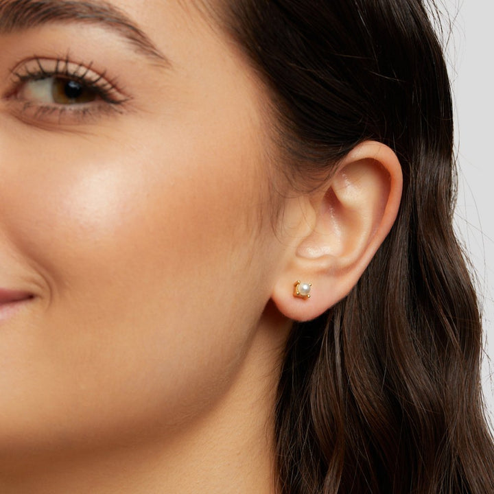 Rebb™  |  Stylish Pearl Stud Earrings