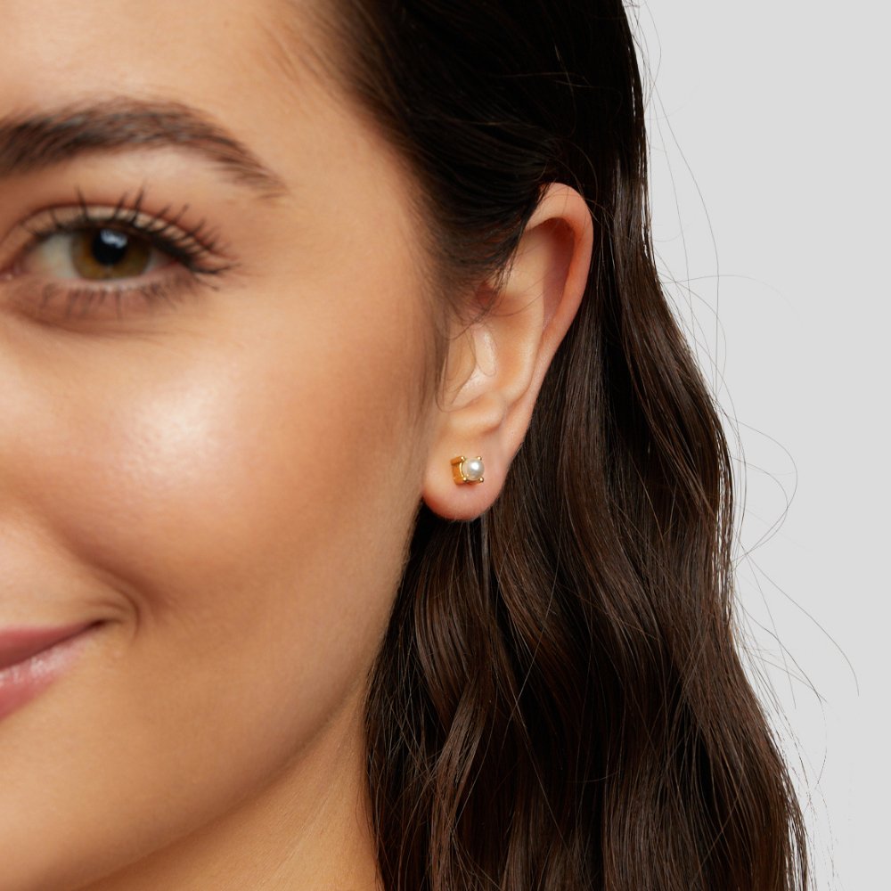 Rebb™  |  Stylish Pearl Stud Earrings