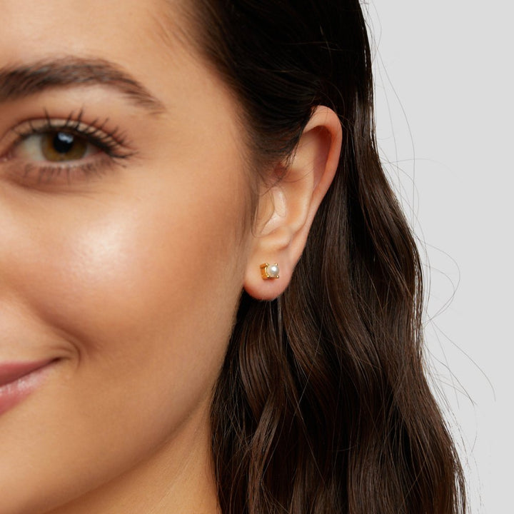 Rebb™  |  Stylish Pearl Stud Earrings