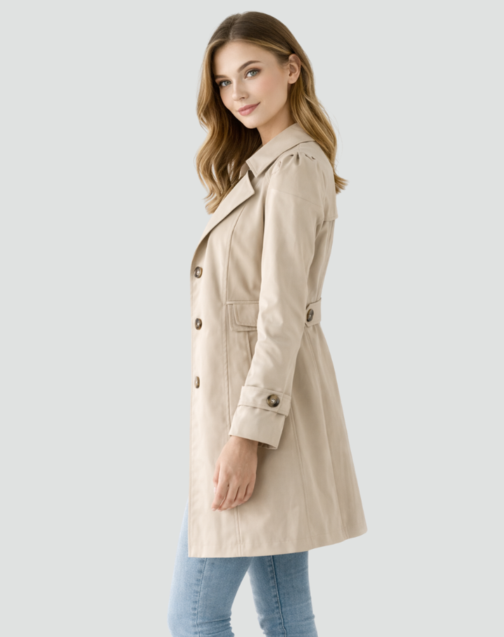 Fitted women's trench coat with buttoned lapel