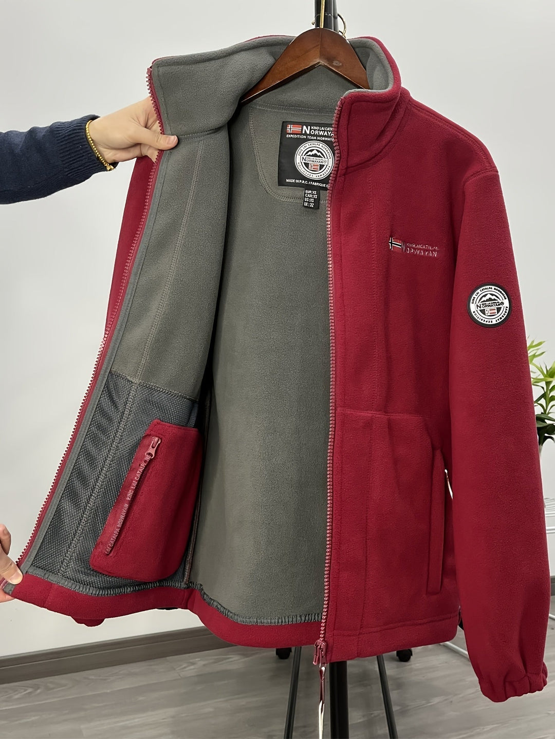 Lightweight and Warm Men's Fleece Jacket with High Collar