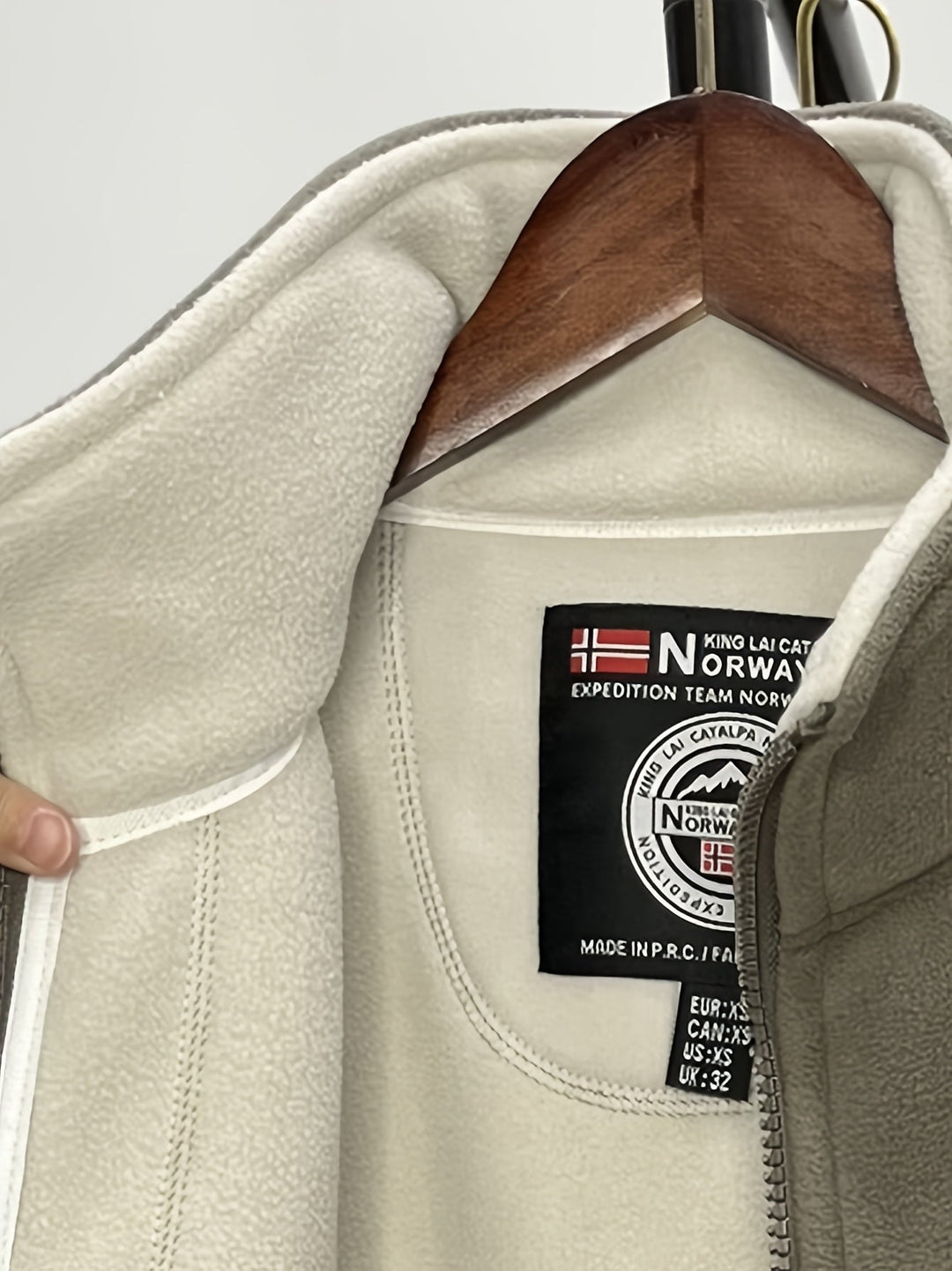 Lightweight and Warm Men's Fleece Jacket with High Collar