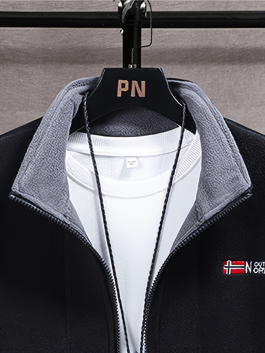 Lightweight and Warm Men's Fleece Jacket with High Collar