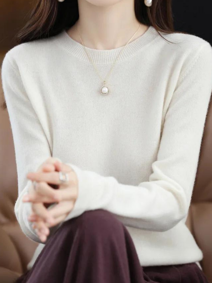 Comfortable Wool Sweater with Long Sleeves
